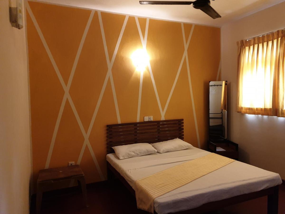 Hotel Shiva Rest Katharagama à Kataragama Extérieur photo