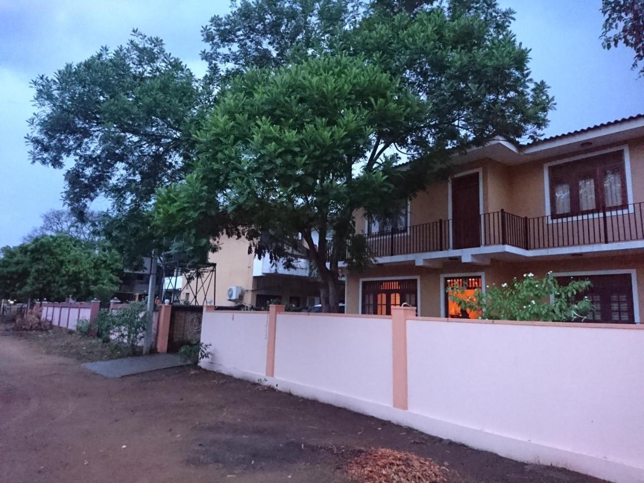 Hotel Shiva Rest Katharagama à Kataragama Extérieur photo