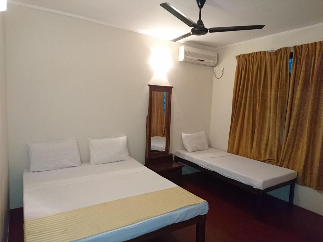 Hotel Shiva Rest Katharagama à Kataragama Extérieur photo