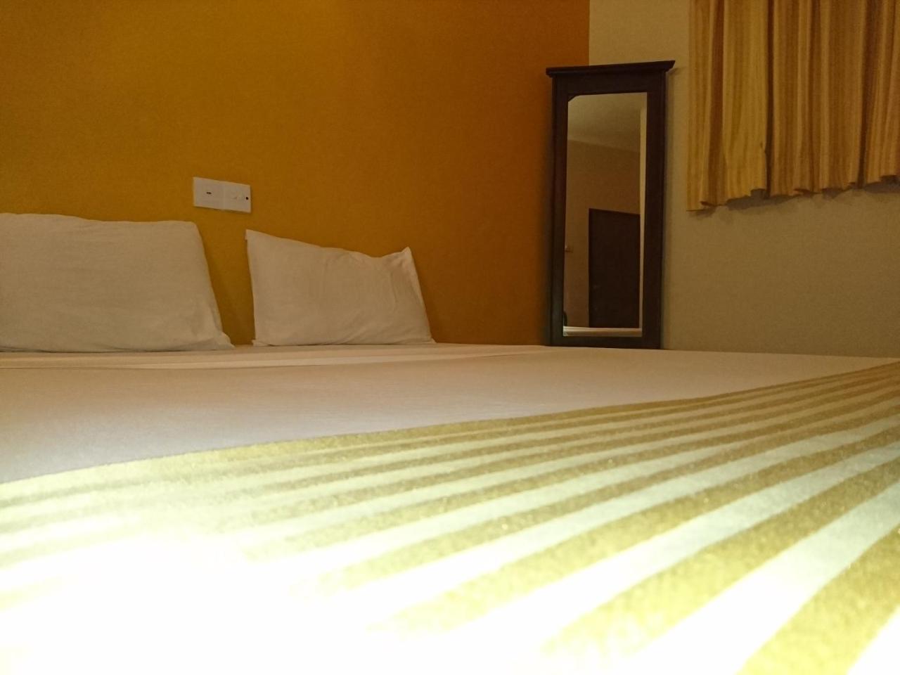Hotel Shiva Rest Katharagama à Kataragama Extérieur photo
